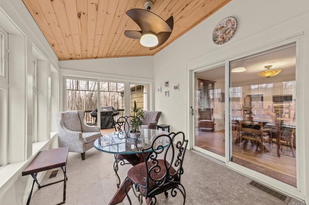 708 Forest Glen Rd, Monroe NY  10950-5546 exterior