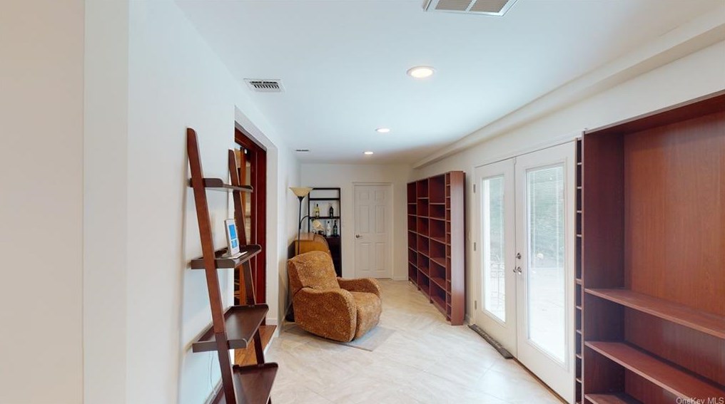 320 Blauvelt Rd, Chestnut Ridge NY  10965-2008 exterior