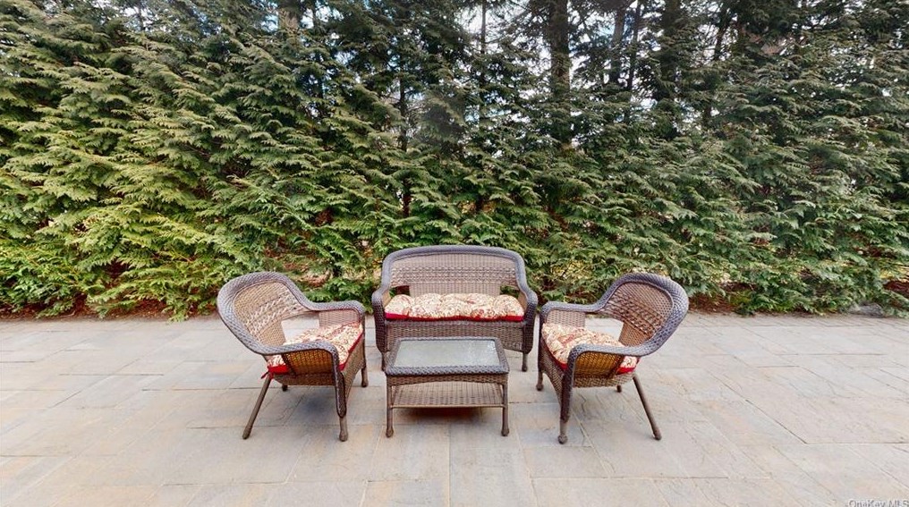 320 Blauvelt Rd, Chestnut Ridge NY  10965-2008 exterior