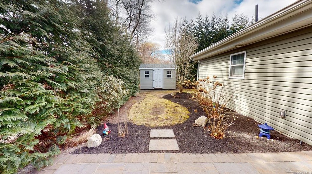 320 Blauvelt Rd, Chestnut Ridge NY  10965-2008 exterior