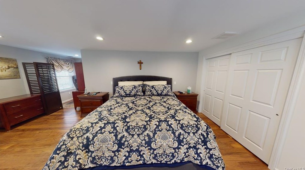 320 Blauvelt Rd, Chestnut Ridge NY  10965-2008 exterior