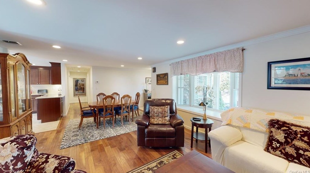 320 Blauvelt Rd, Chestnut Ridge NY  10965-2008 exterior