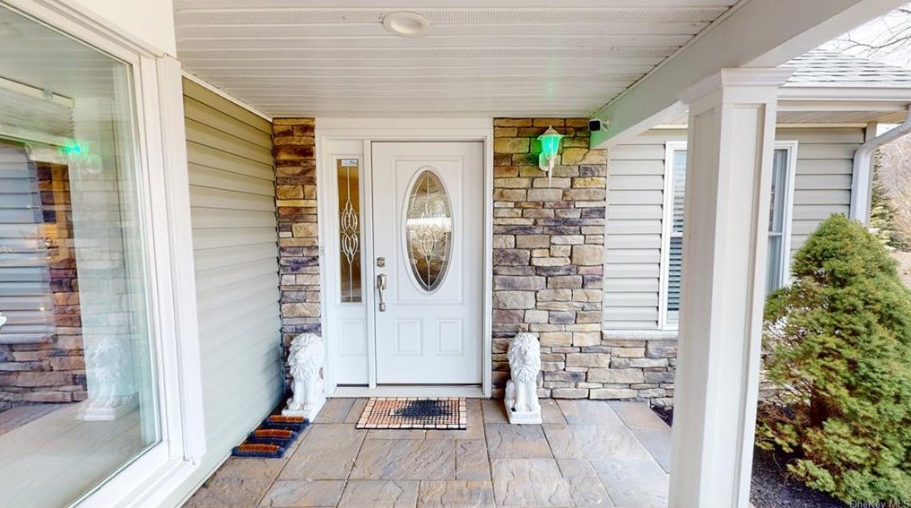 320 Blauvelt Rd, Chestnut Ridge NY  10965-2008 exterior