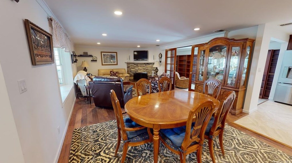 320 Blauvelt Rd, Chestnut Ridge NY  10965-2008 exterior