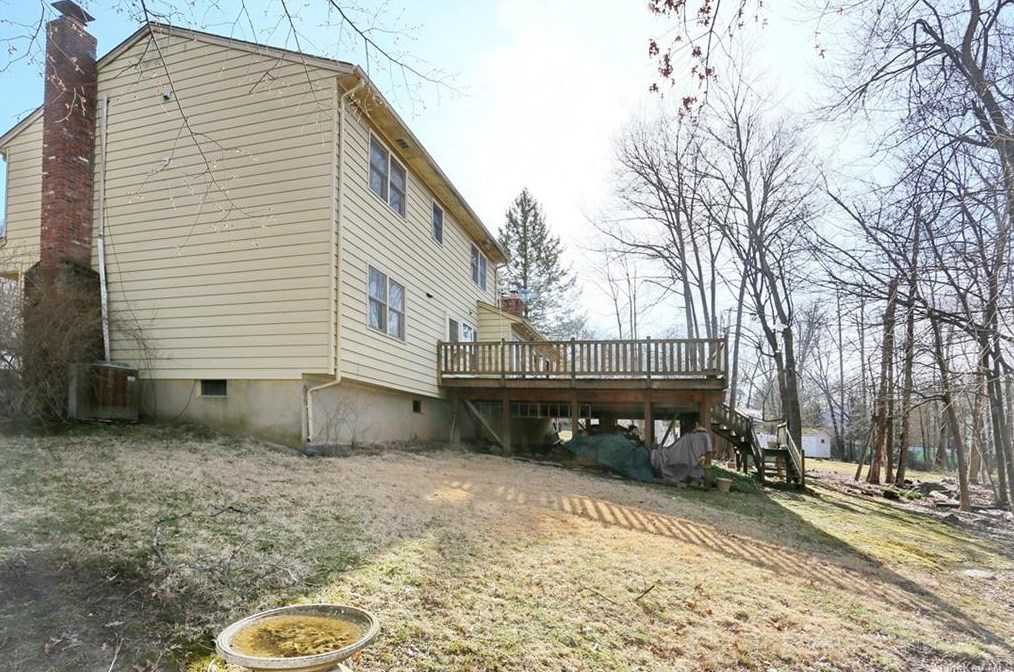 5 Karow Ct, Chestnut Ridge NY  10952-4904 exterior