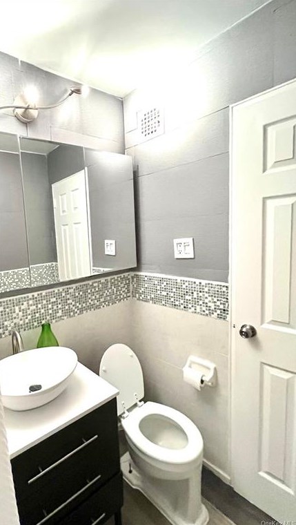 9411 59th Ave, Flushing NY  11373-5187 exterior