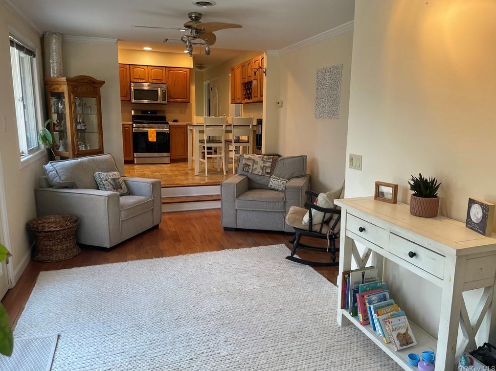 42 George Ave, Chestnut Ridge NY  10965-1833 exterior