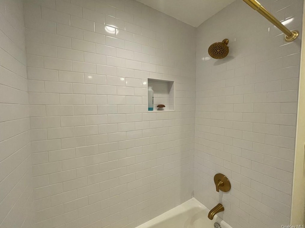 42 George Ave, Chestnut Ridge NY  10965-1833 exterior