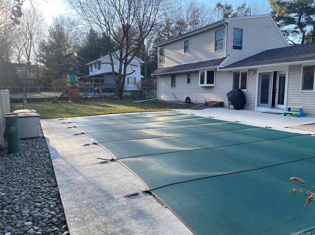 42 George Ave, Chestnut Ridge NY  10965-1833 exterior