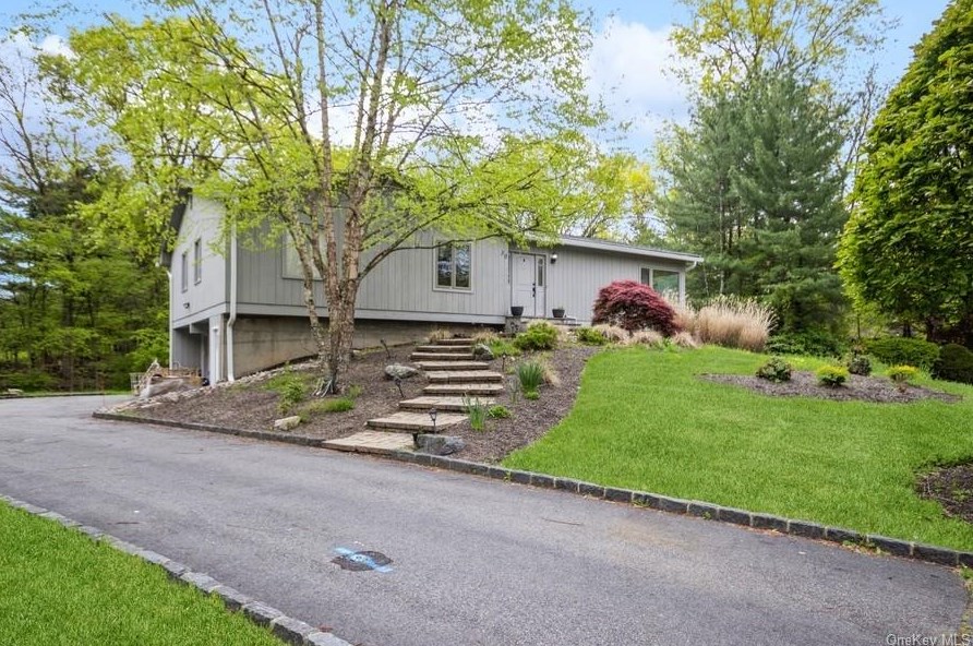 30 Brookline Way, New City NY  10956-4143 exterior