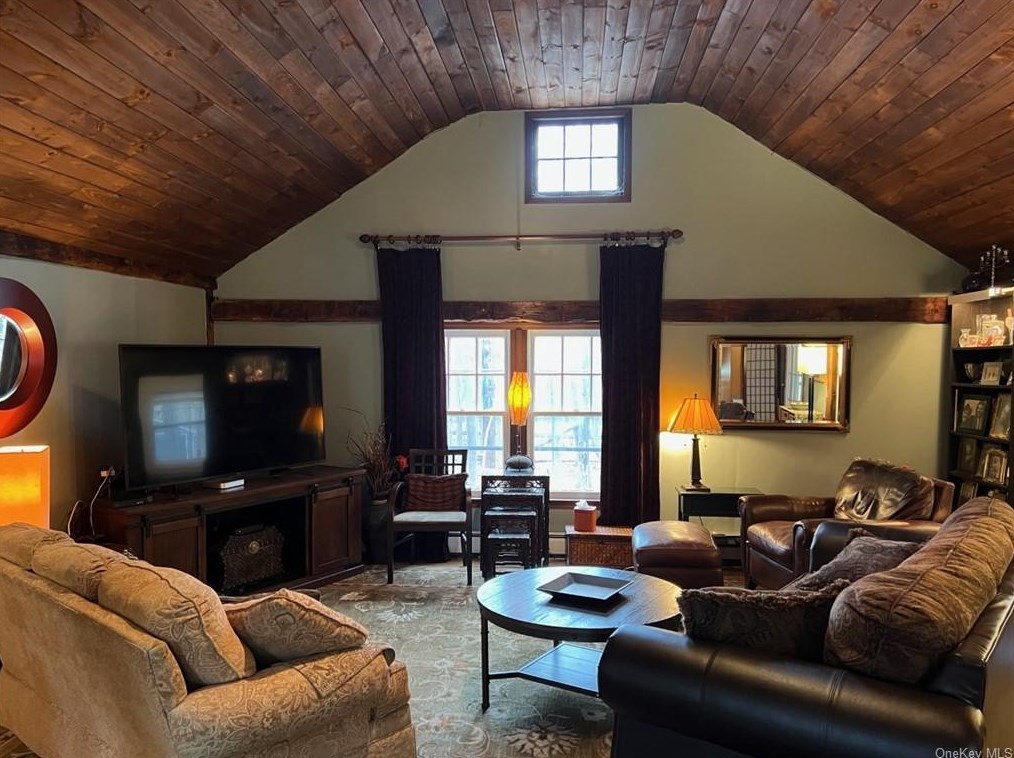 2 Whitlockville Rd, Katonah NY  10536-1109 exterior