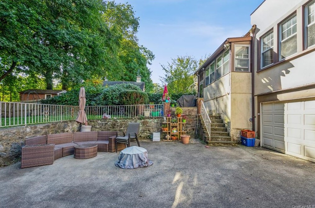 84 Lockwood Ave, Yonkers NY  10701-5028 exterior