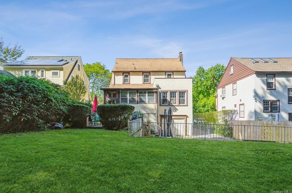 84 Lockwood Ave, Yonkers NY  10701-5028 exterior