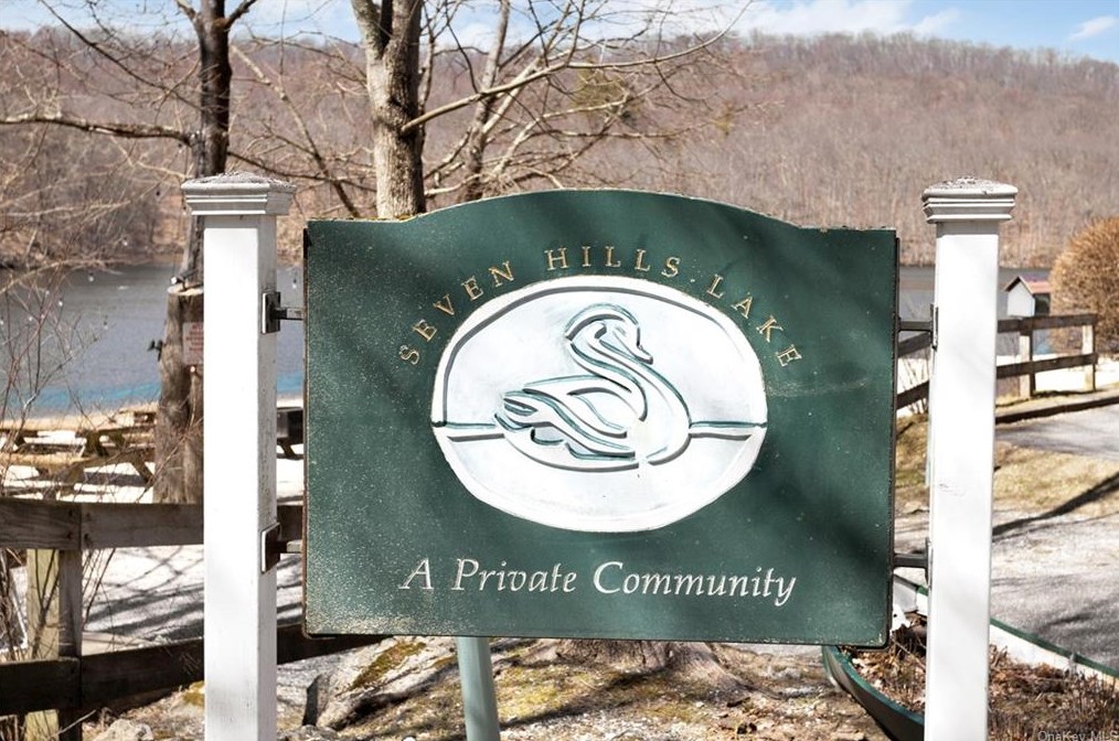 38 Ponderosa Rd, Kent Lakes NY  10512-3633 exterior