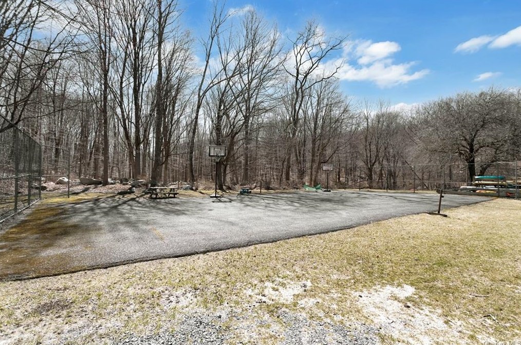 38 Ponderosa Rd, Kent Lakes NY  10512-3633 exterior