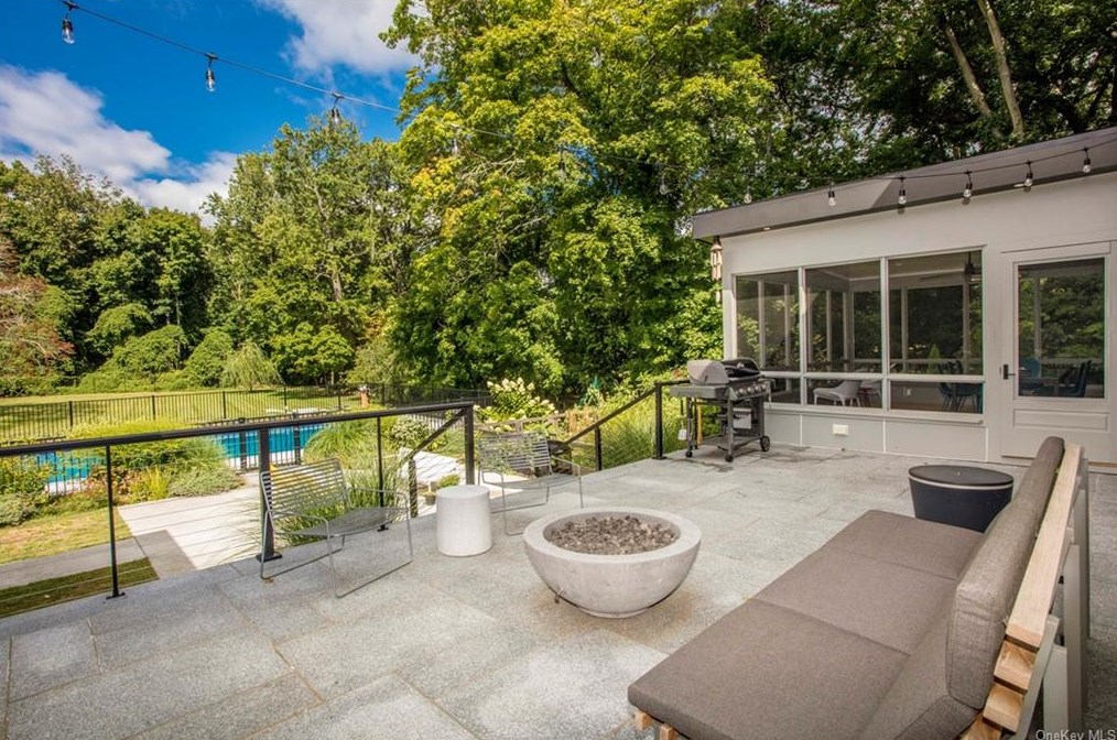 901 Skibo Ln, Mamaroneck NY  10543-4726 exterior