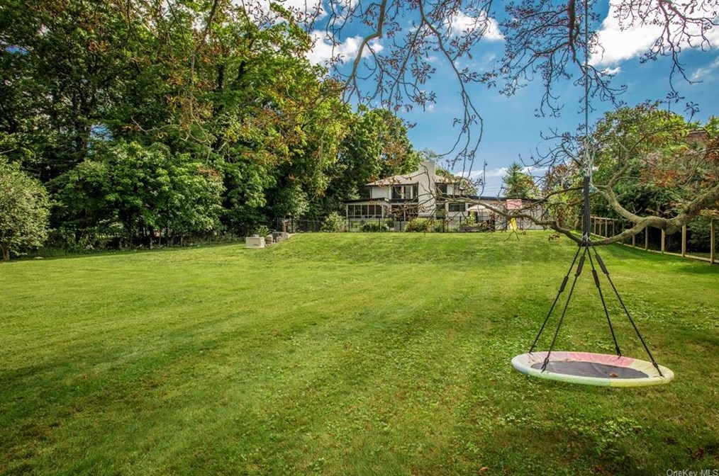 901 Skibo Ln, Mamaroneck NY  10543-4726 exterior