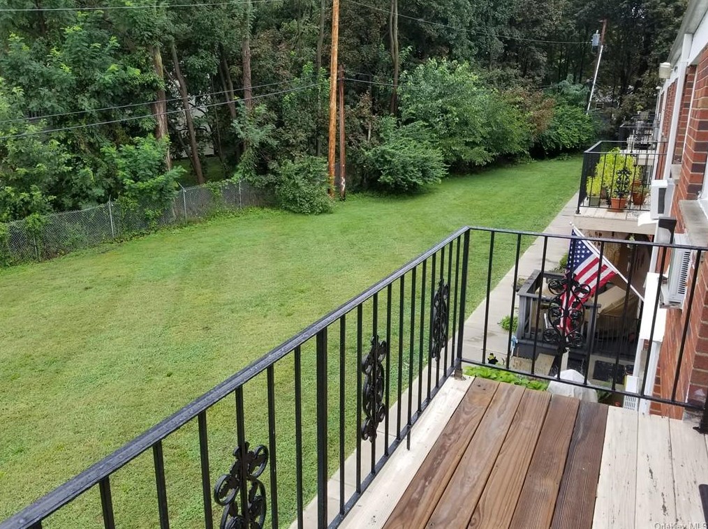 3 Colonial Rd, Beacon NY  12508-1747 exterior