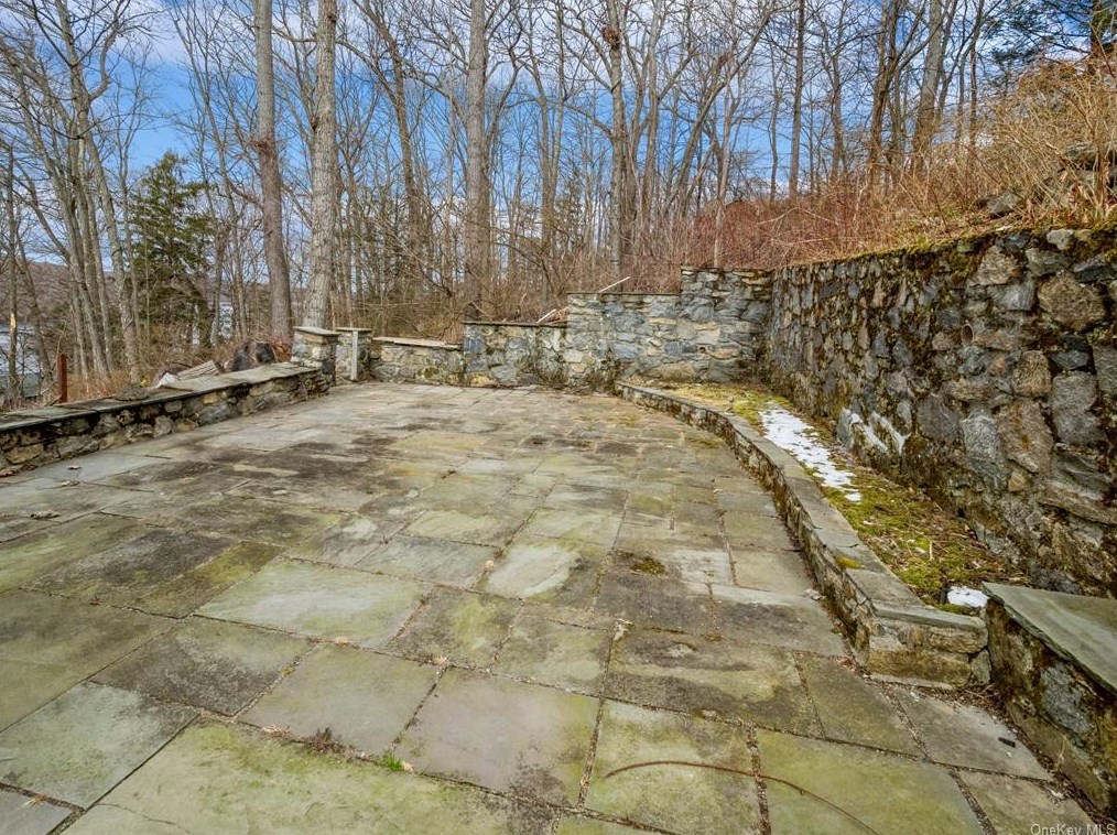 7 High Indian Hill Rd, Mahopac, NY 10541