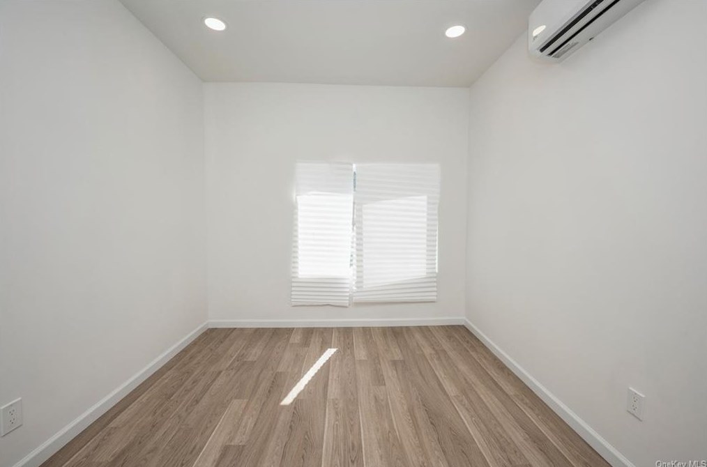 16 Moultrie Ave, Yonkers NY 10710-5410 exterior