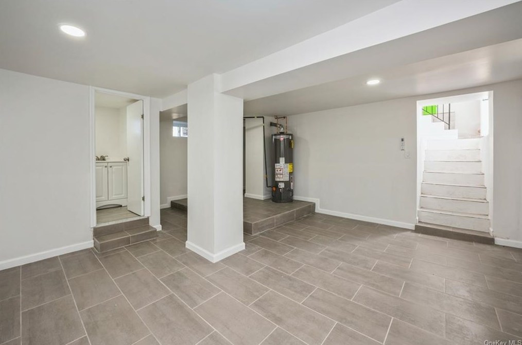 16 Moultrie Ave, Yonkers NY 10710-5410 exterior