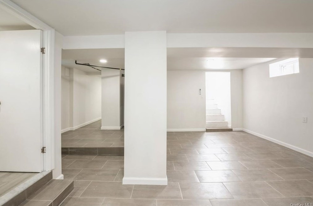 16 Moultrie Ave, Yonkers NY 10710-5410 exterior