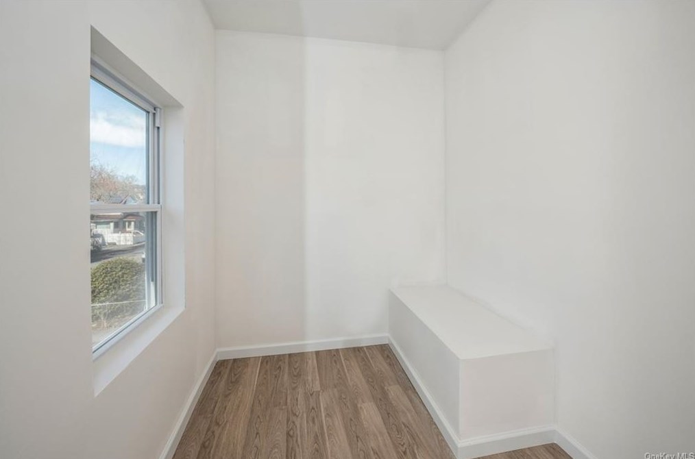 16 Moultrie Ave, Yonkers NY 10710-5410 exterior