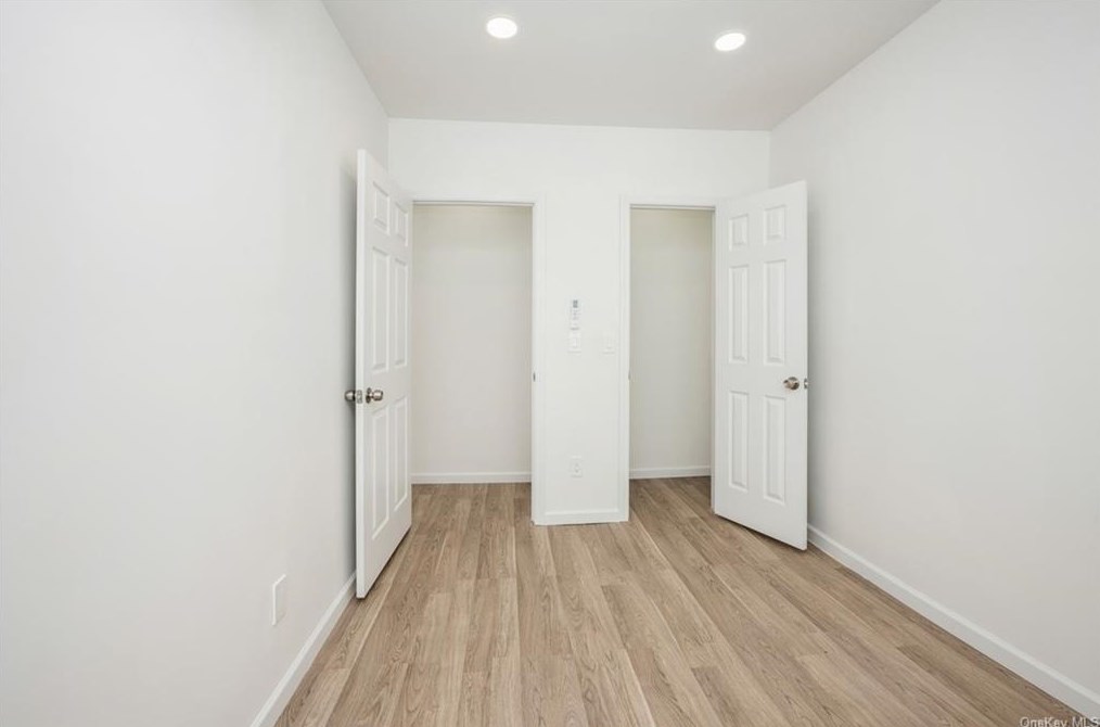 16 Moultrie Ave, Yonkers NY 10710-5410 exterior