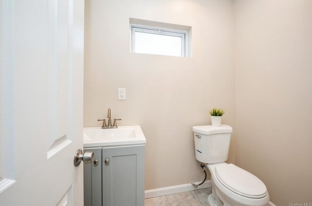 16 Moultrie Ave, Yonkers NY 10710-5410 exterior