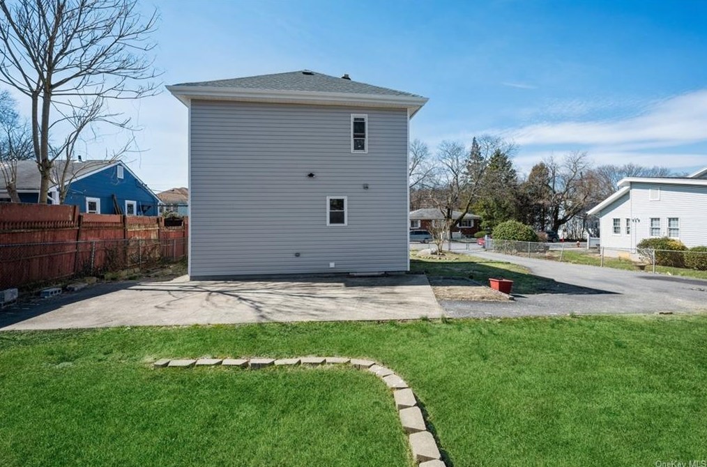 16 Moultrie Ave, Yonkers NY 10710-5410 exterior