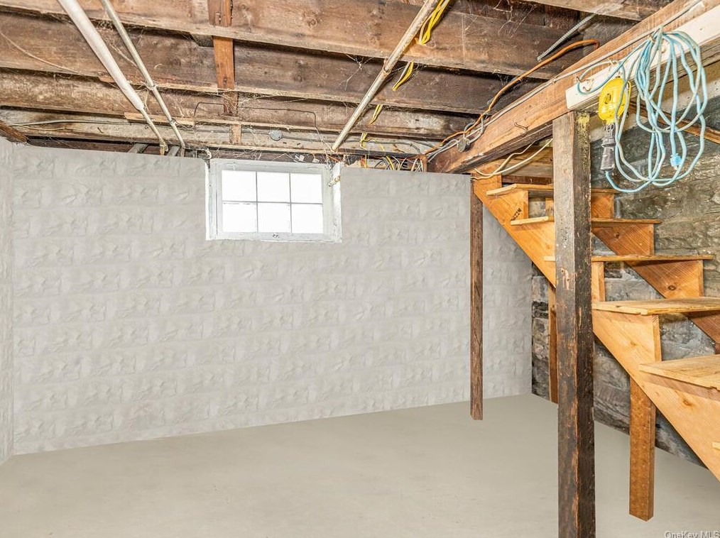 13 Hardy Pl, Yonkers NY  10703-1407 exterior