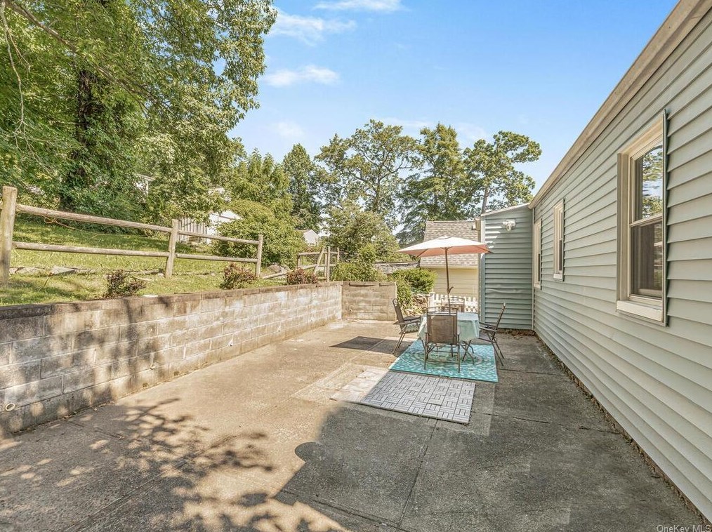 13 Hardy Pl, Yonkers NY  10703-1407 exterior