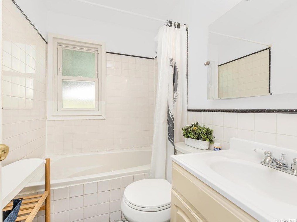 13 Hardy Pl, Yonkers NY  10703-1407 exterior