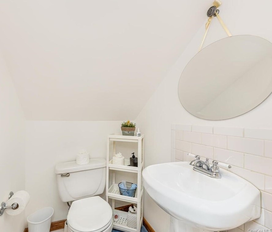 13 Hardy Pl, Yonkers NY  10703-1407 exterior