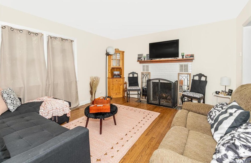 13 Hardy Pl, Yonkers NY  10703-1407 exterior