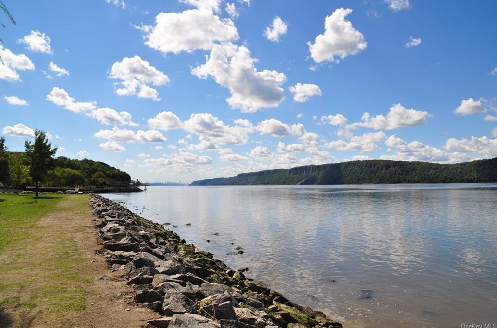 100 Cedar St, Dobbs Ferry NY 10522-1016 exterior