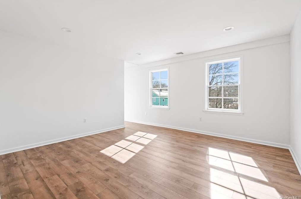 64 Oak St, Walden NY  12586-1241 exterior