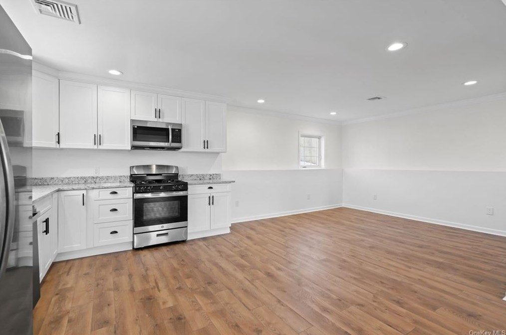 64 Oak St, Walden NY  12586-1241 exterior