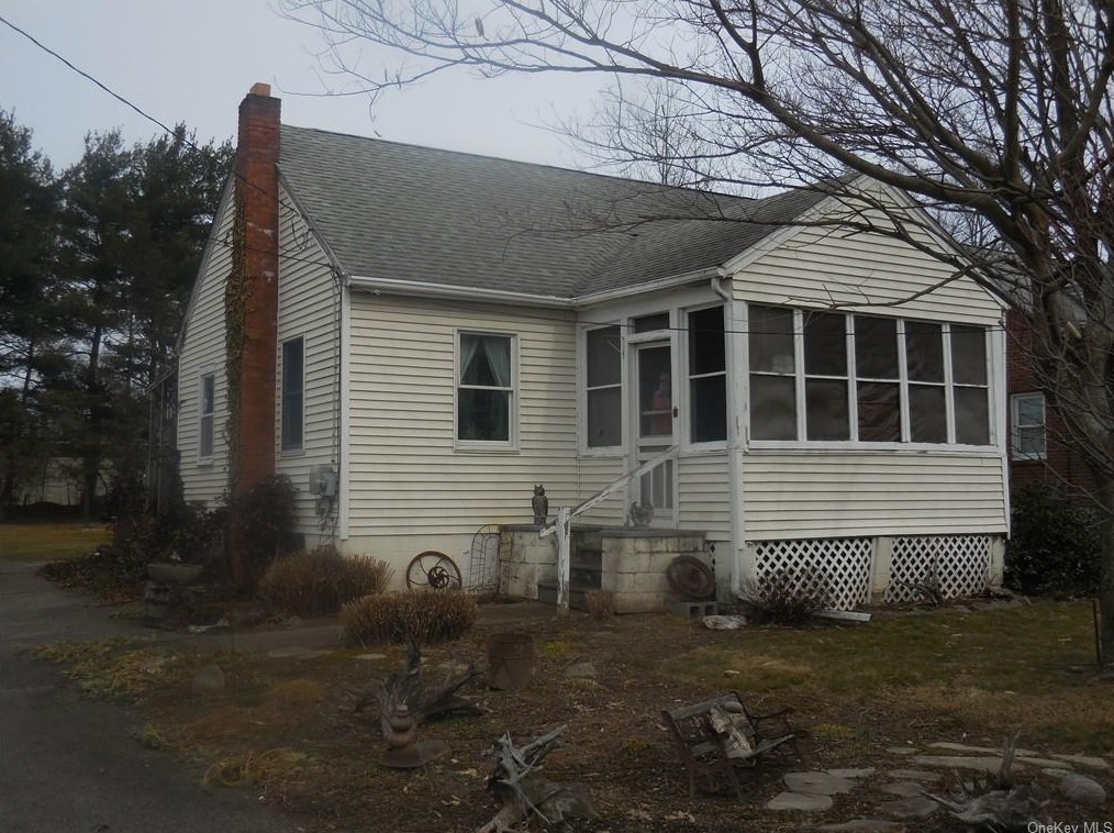 346 Meadow Ave, Newburgh NY  12550-3043 exterior