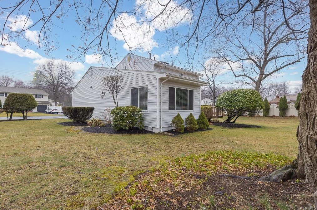 12 Elyse Dr, New City NY  10956-3308 exterior