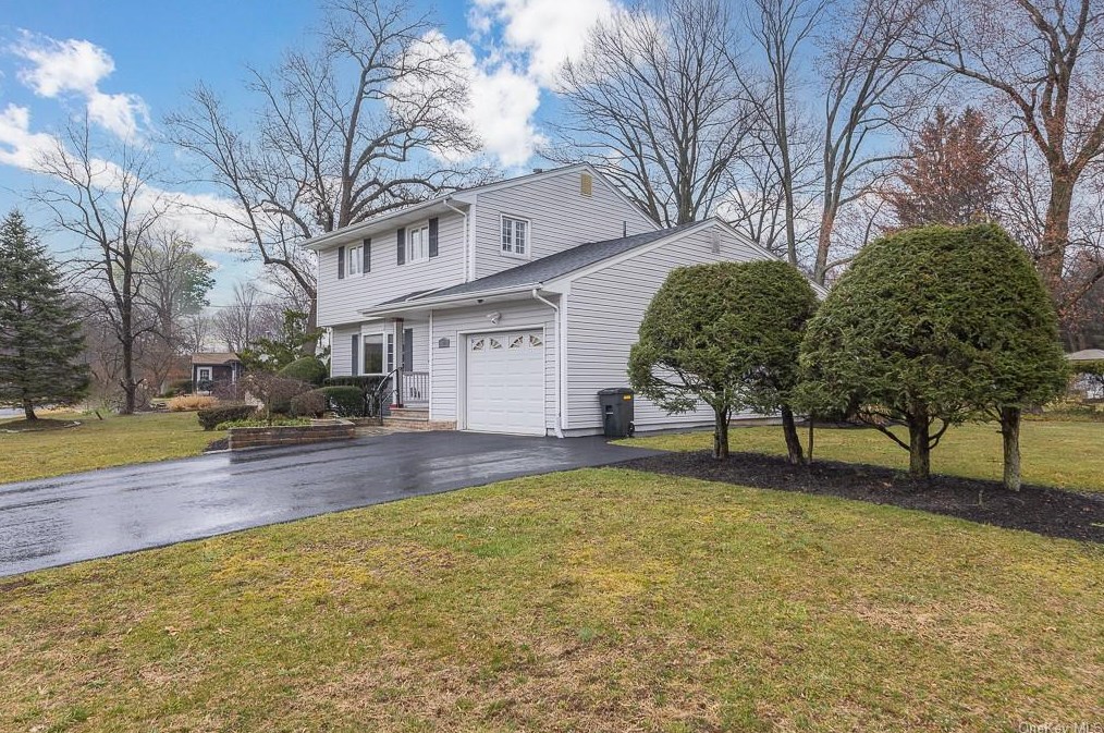 12 Elyse Dr, New City NY  10956-3308 exterior