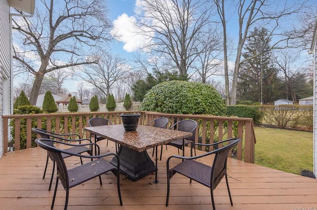 12 Elyse Dr, New City NY  10956-3308 exterior