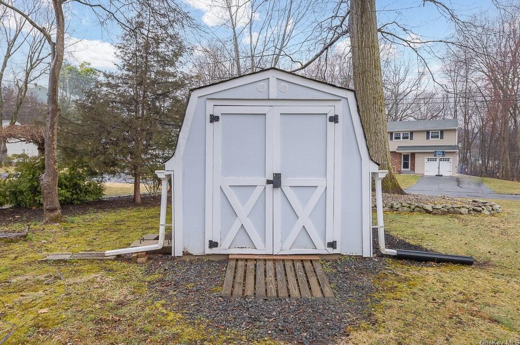 12 Elyse Dr, New City NY  10956-3308 exterior