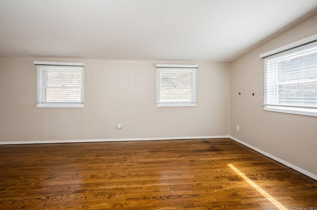 23 Montrose Rd, Yonkers NY  10710-2801 exterior