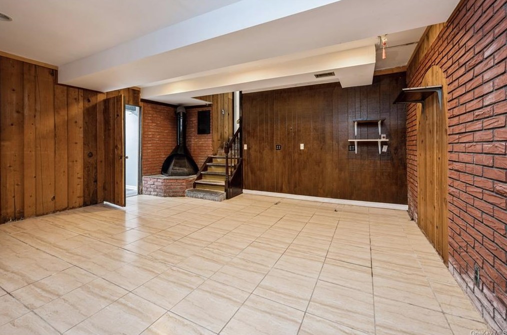 23 Montrose Rd, Yonkers NY  10710-2801 exterior