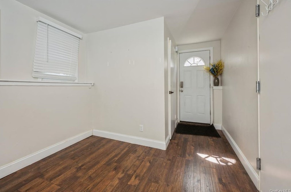 23 Montrose Rd, Yonkers NY  10710-2801 exterior