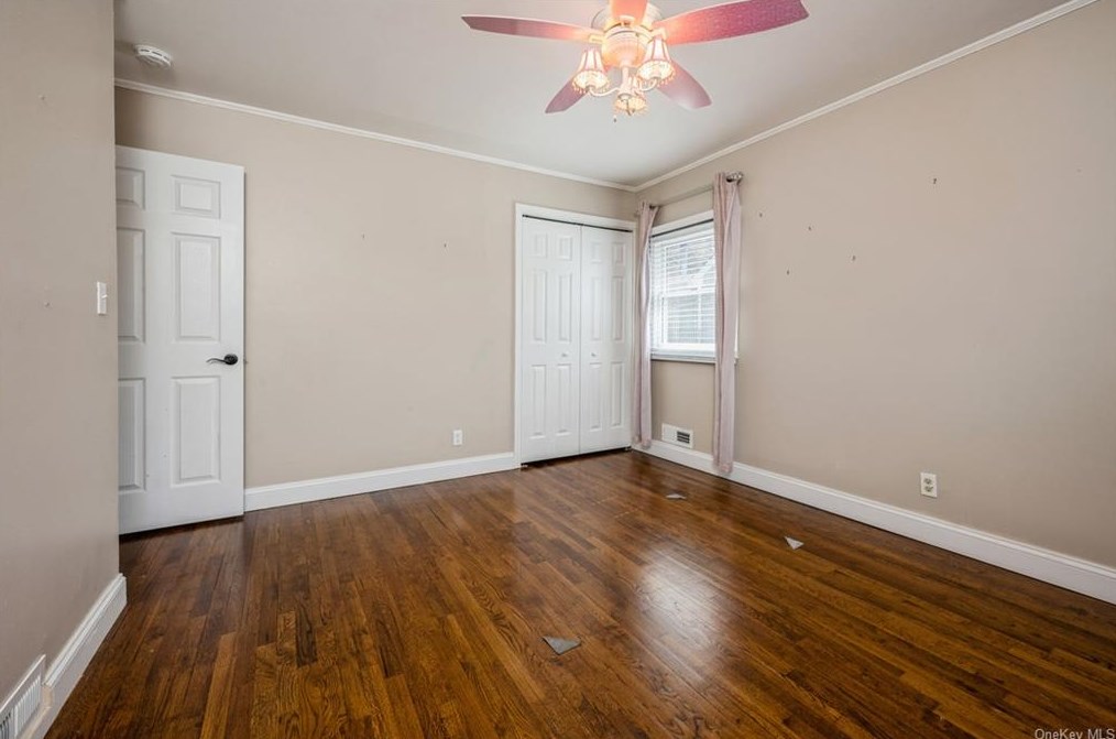 23 Montrose Rd, Yonkers NY  10710-2801 exterior