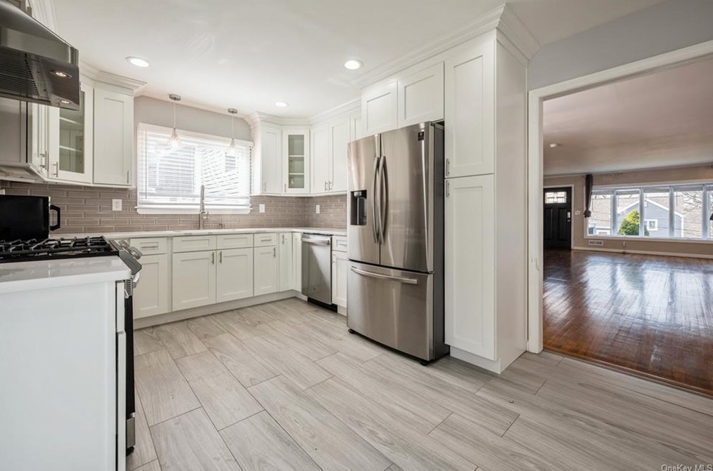 23 Montrose Rd, Yonkers NY  10710-2801 exterior