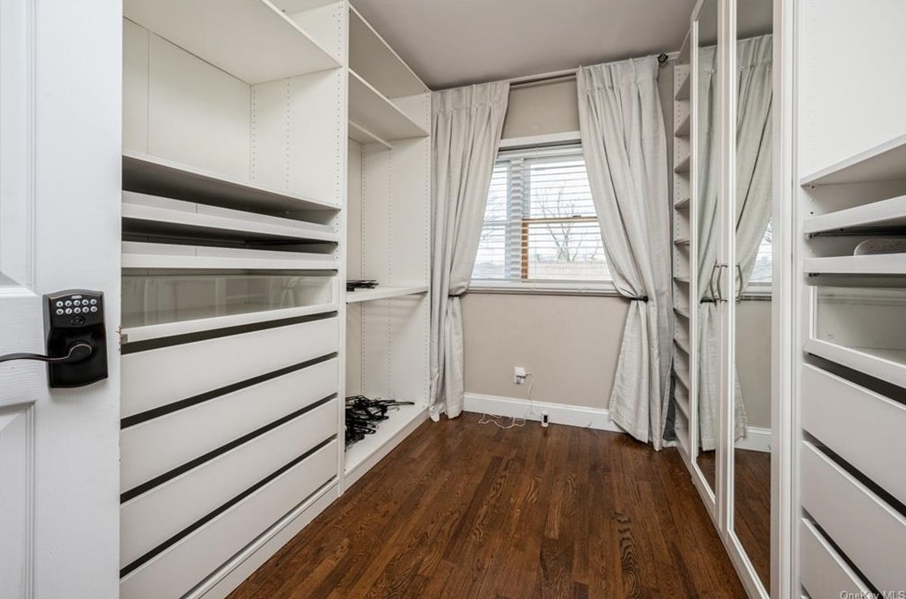 23 Montrose Rd, Yonkers NY  10710-2801 exterior