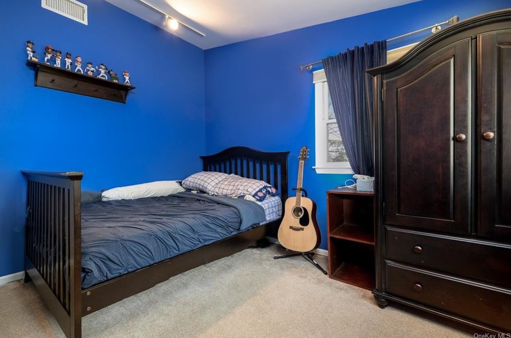 44 Valley View Ter, Mount Kisco NY  10549-1512 exterior